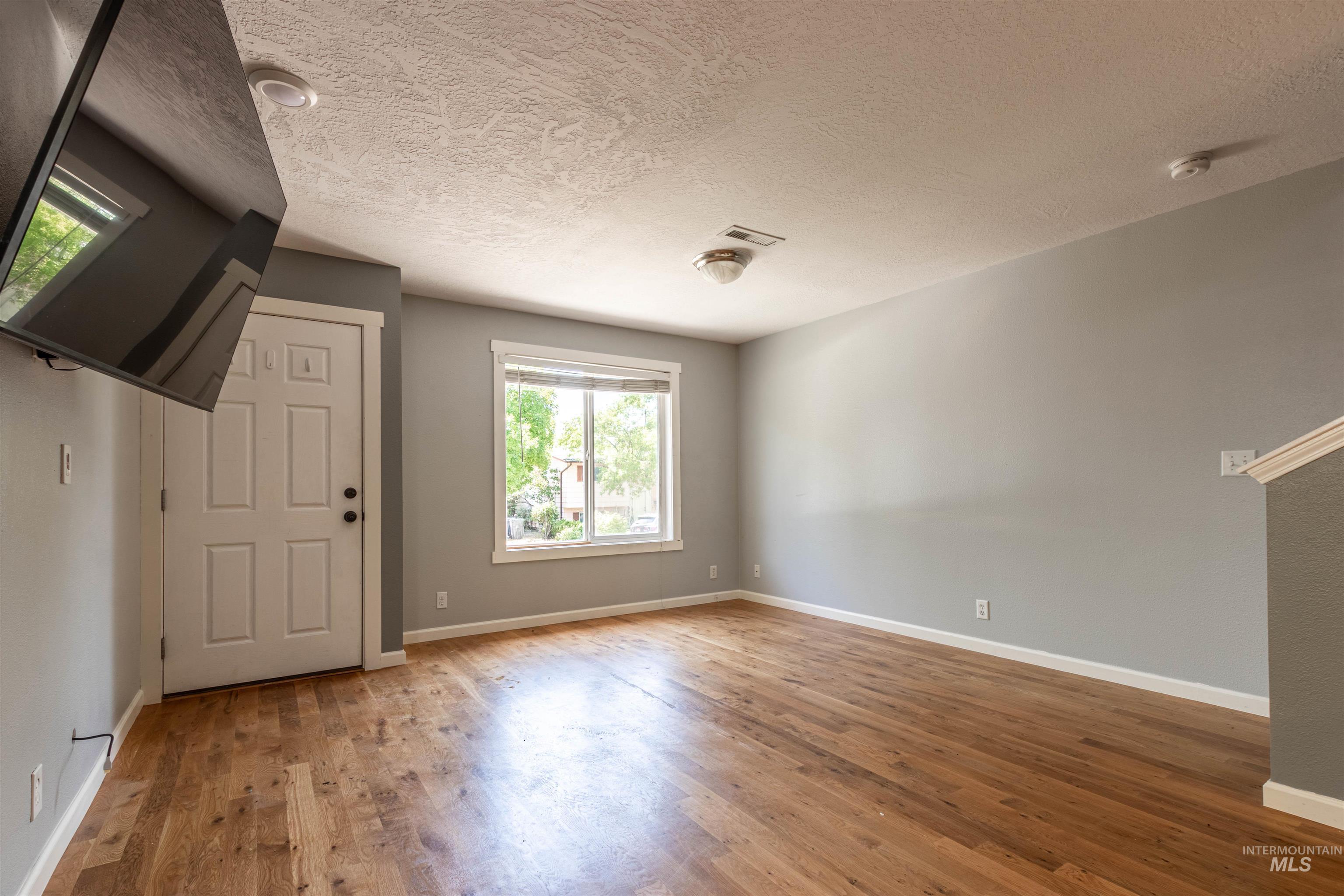 2701 S Gourley Property Photo 4