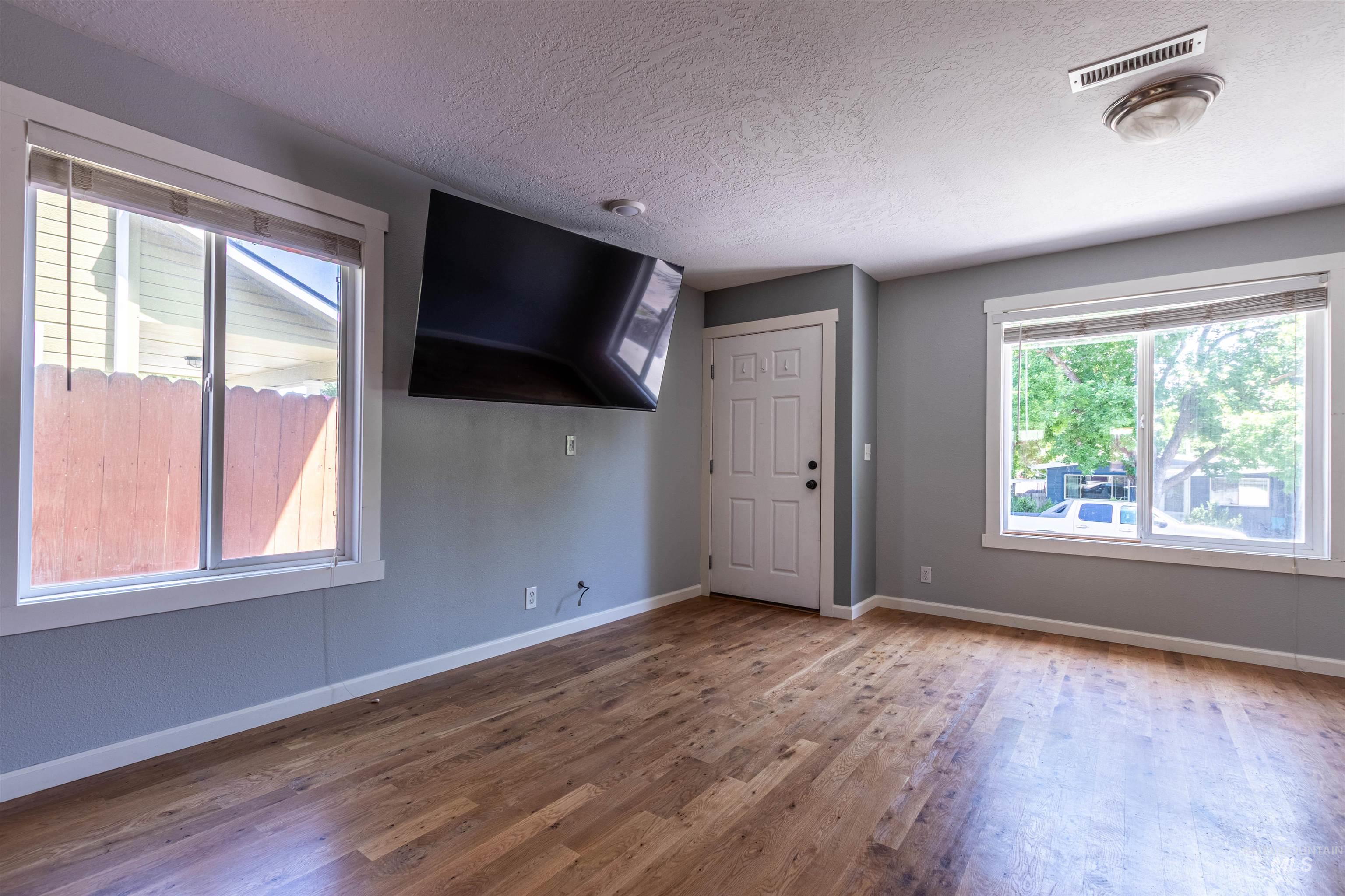 2701 S Gourley Property Photo 5