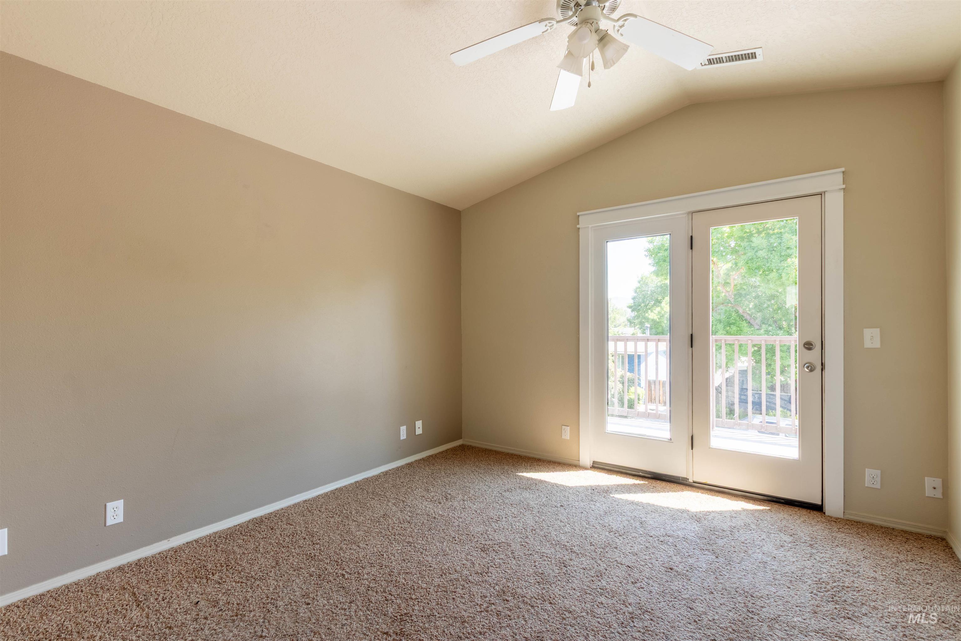 2701 S Gourley Property Photo 11