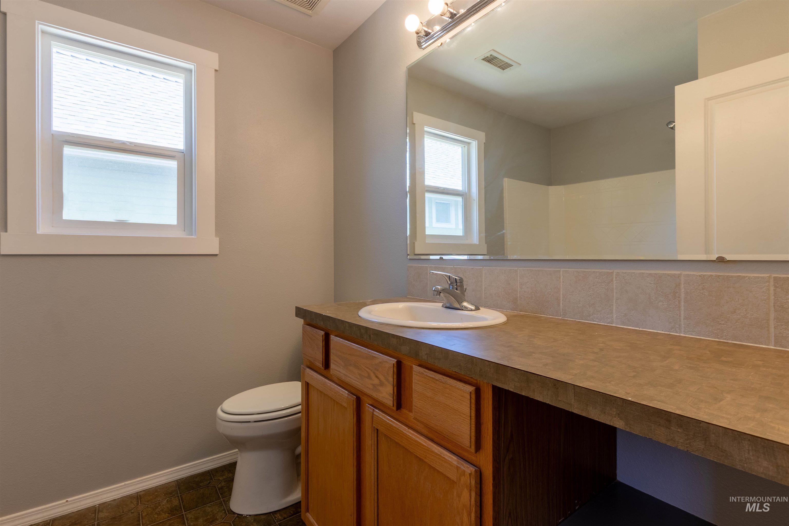 2701 S Gourley Property Photo 13