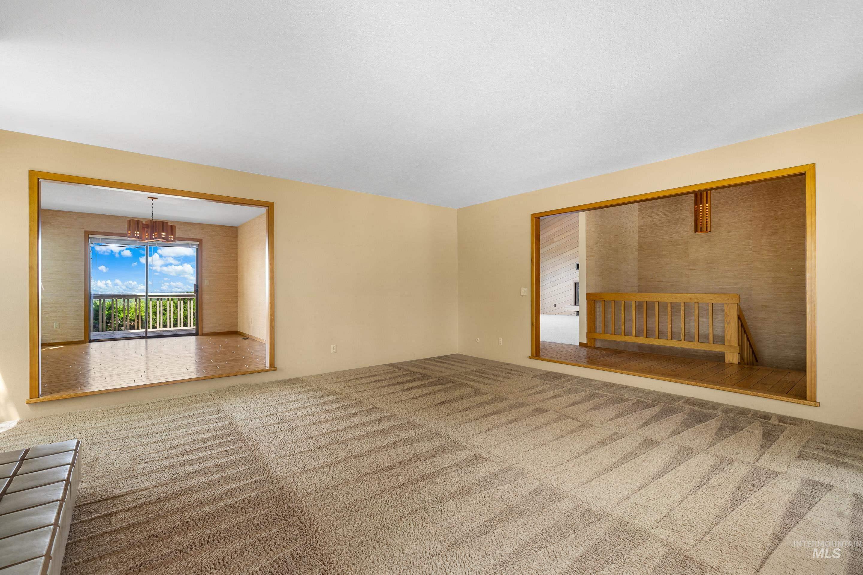 3087 N North Mountain Road Property Photo 7
