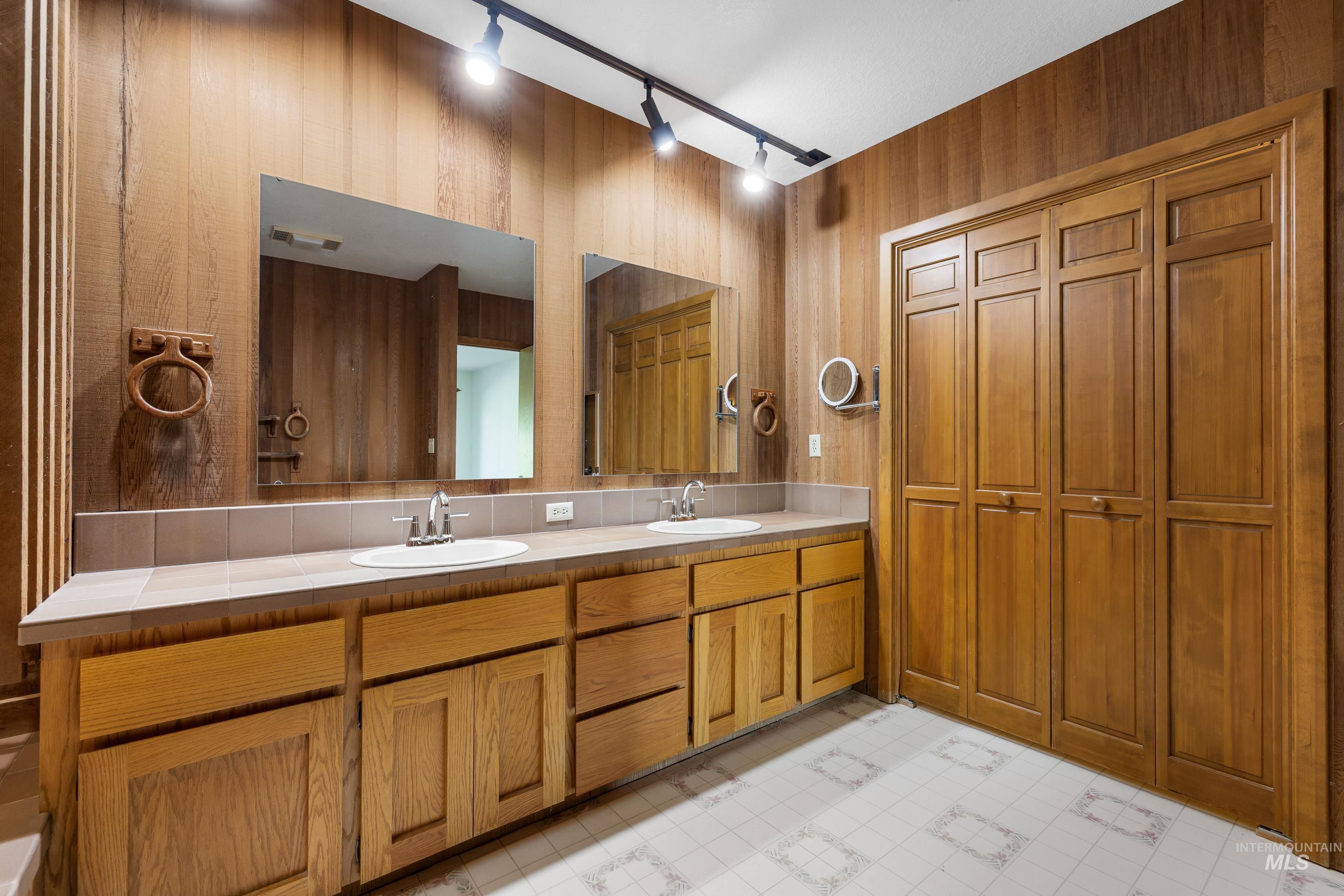 3087 N North Mountain Road Property Photo 32