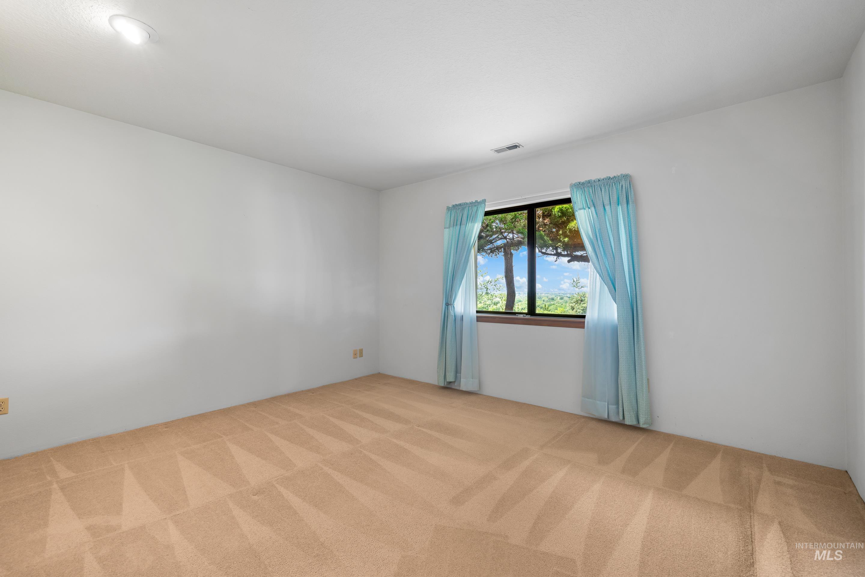 3087 N North Mountain Road Property Photo 36