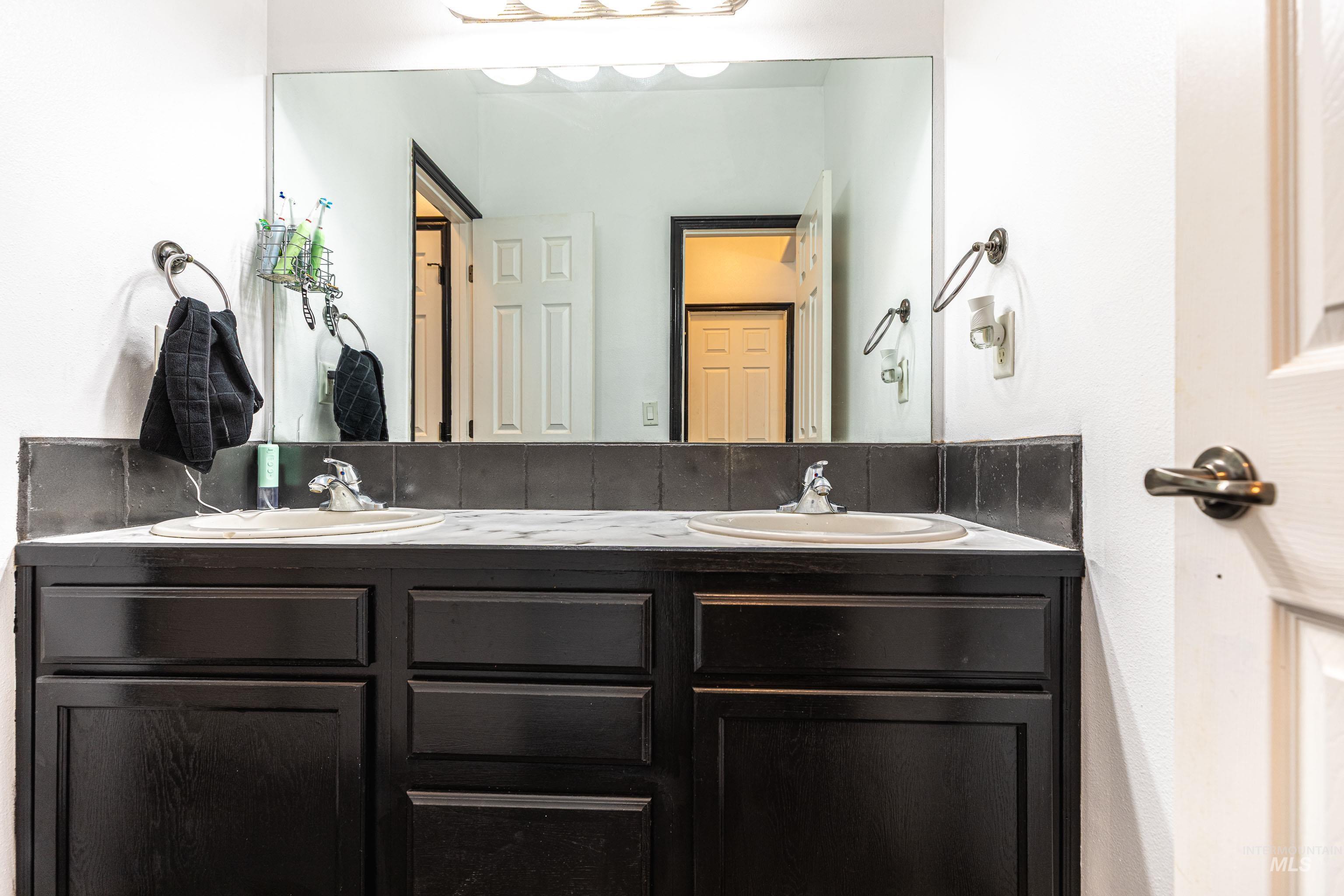 35 1 Mangum Cir Property Photo 12