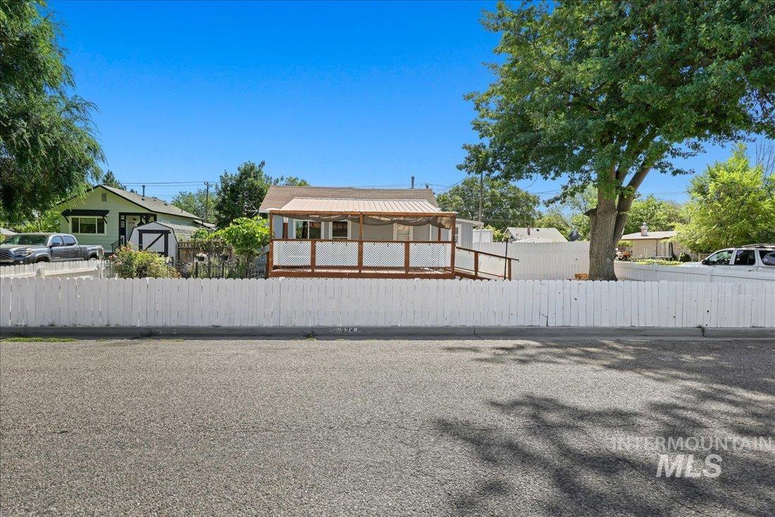 224 S Fern St Property Photo 1