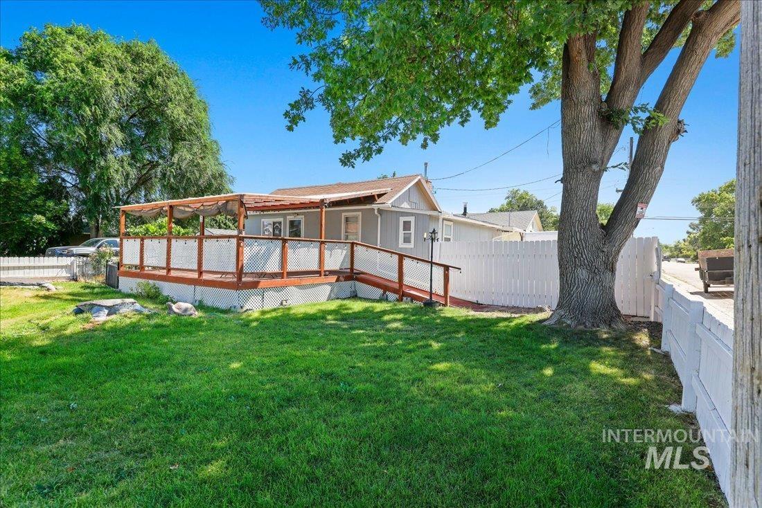 224 S Fern St Property Photo 4
