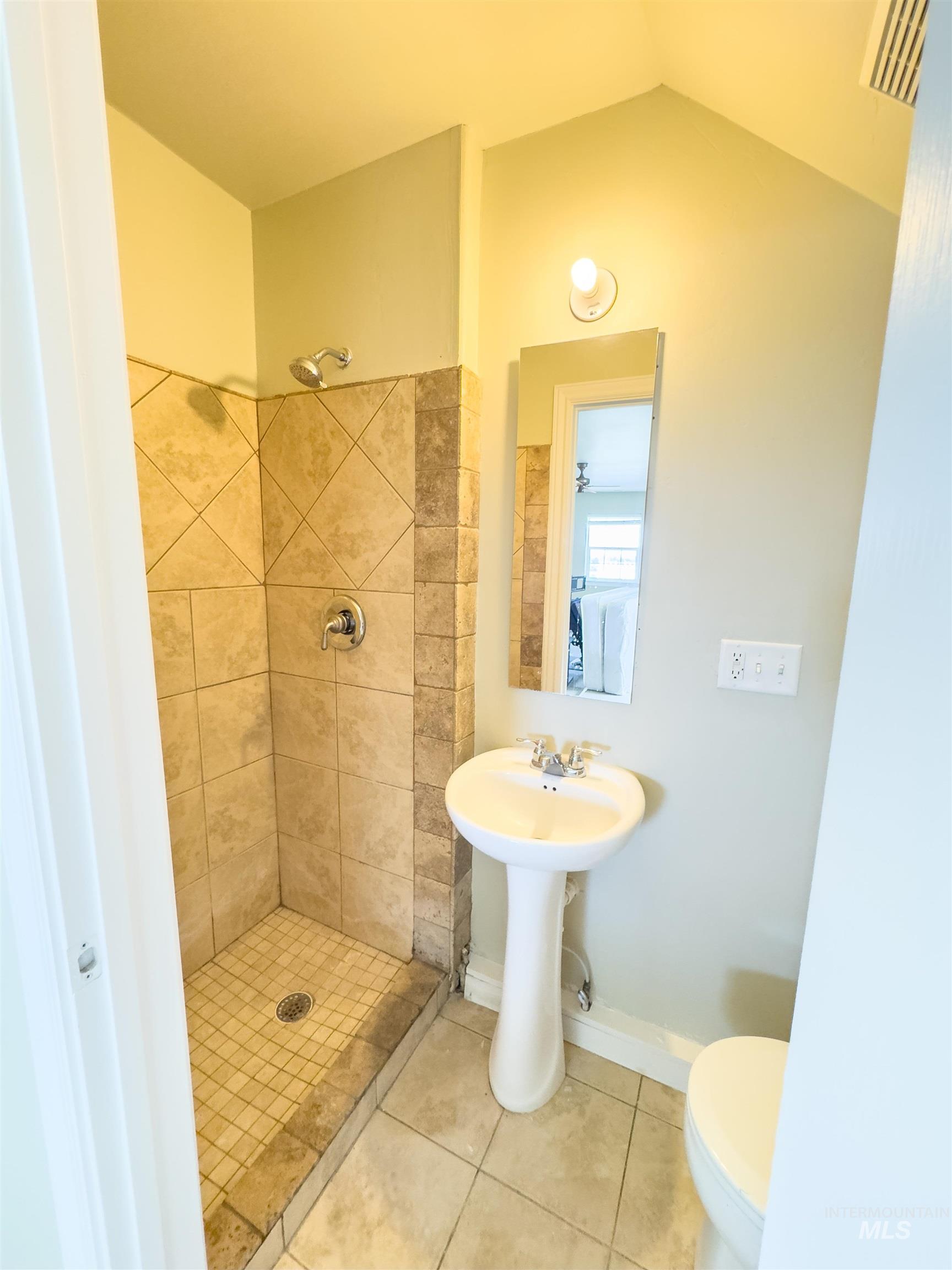 166 Eric Rd Property Photo 13