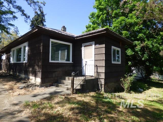 402 4th Street Property Photo 1