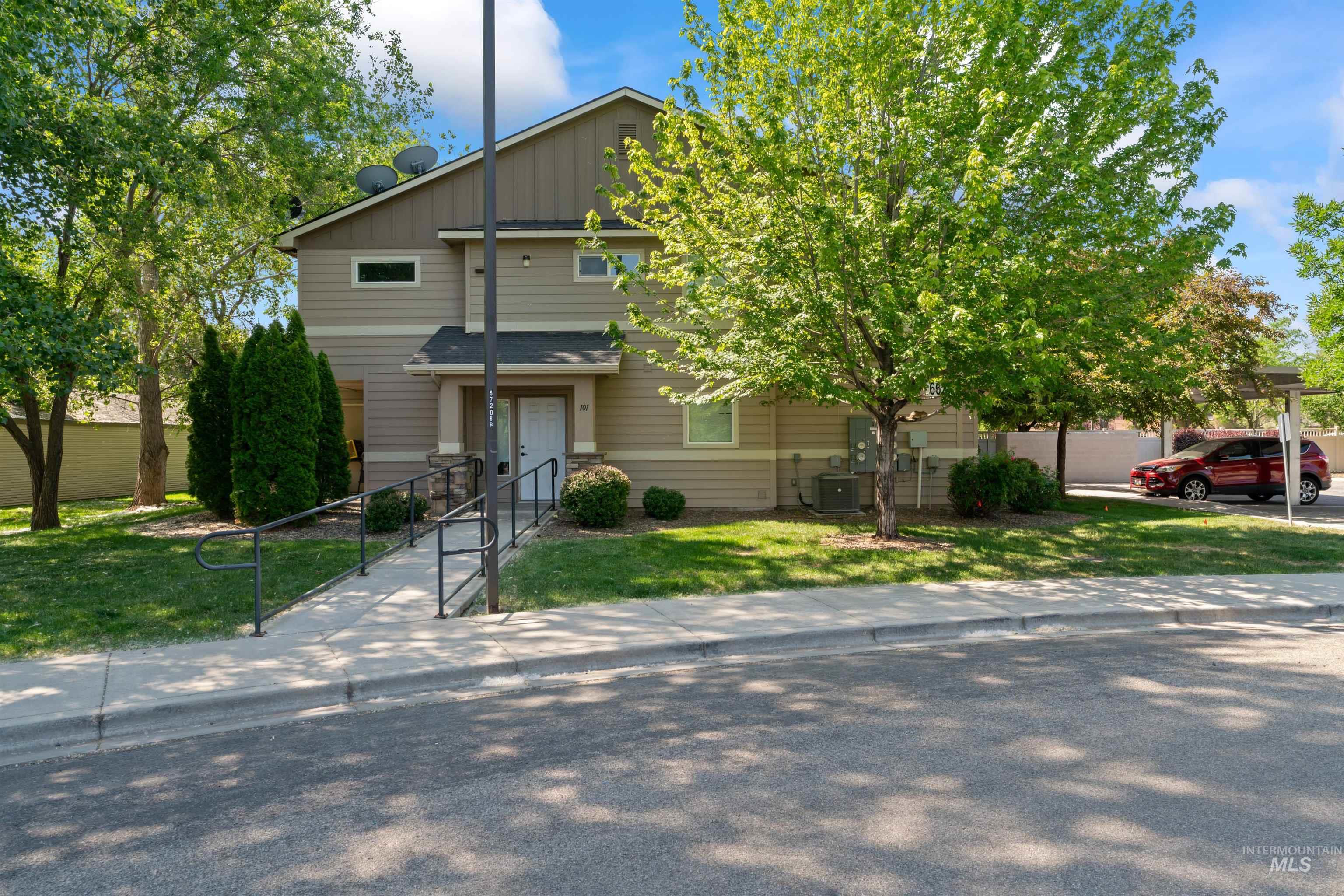 6627 W Irving St Property Photo 2