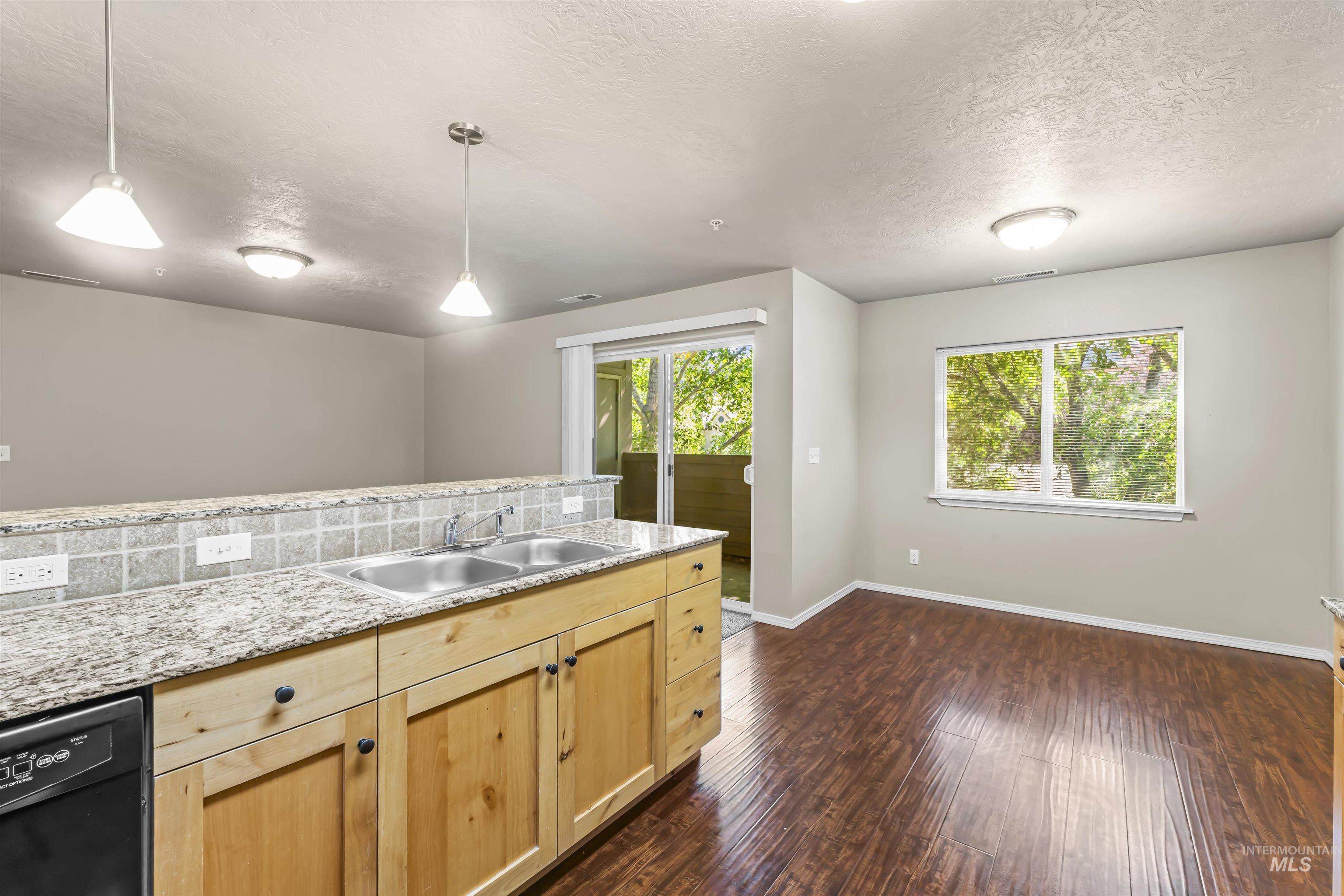 6627 W Irving St Property Photo 8