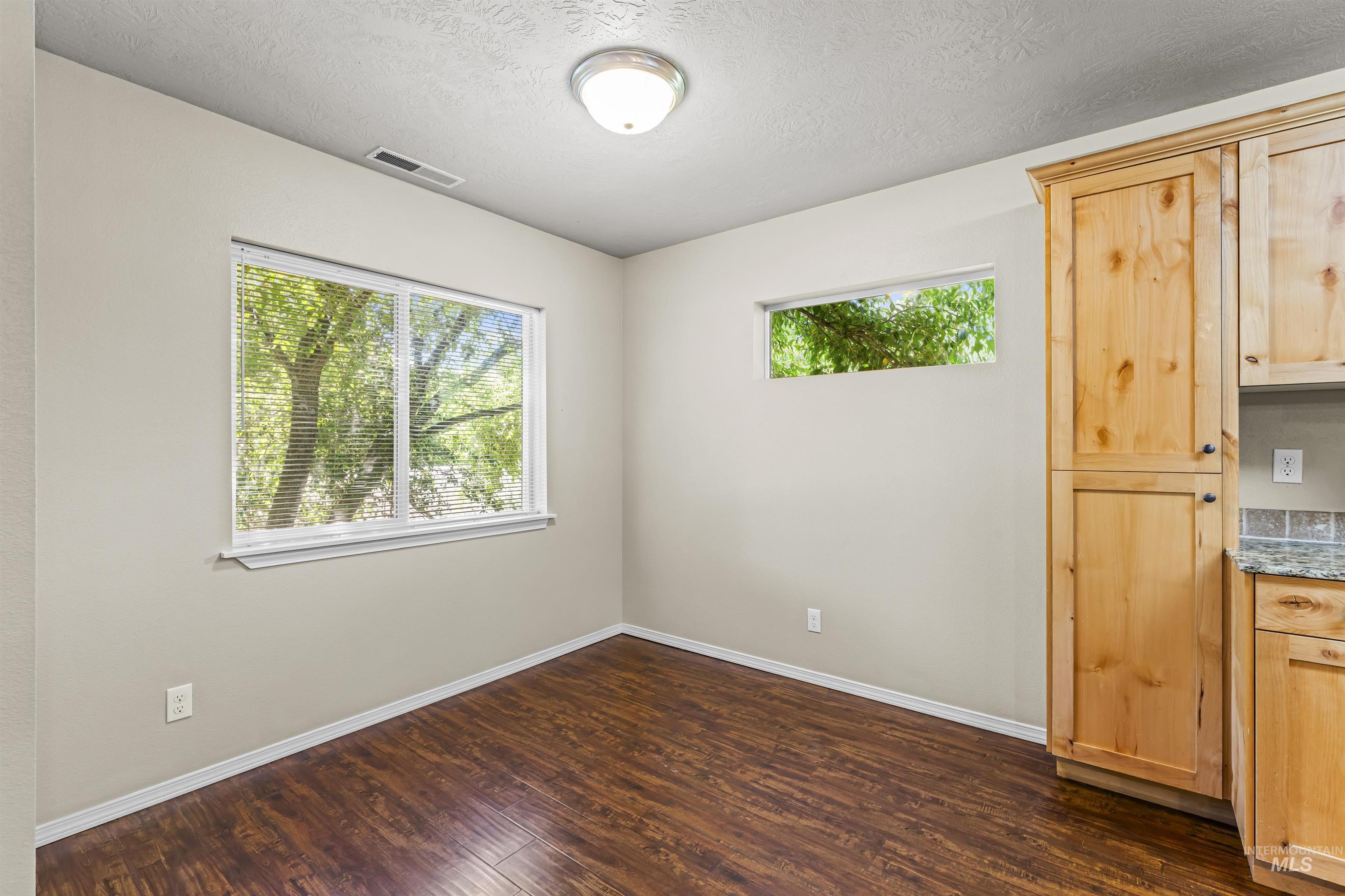 6627 W Irving St Property Photo 10