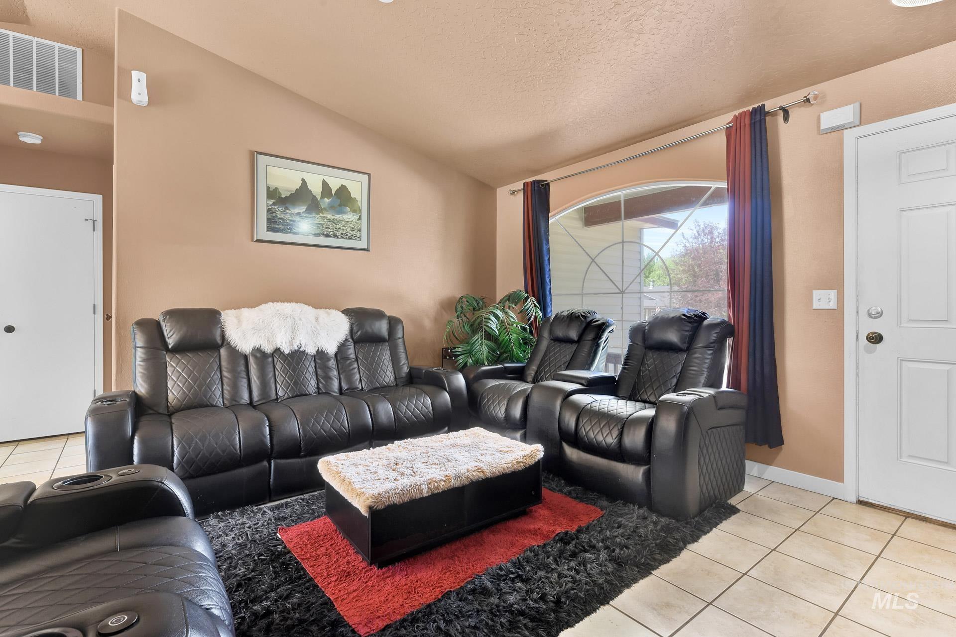 709 E Trail Creek Property Photo 4