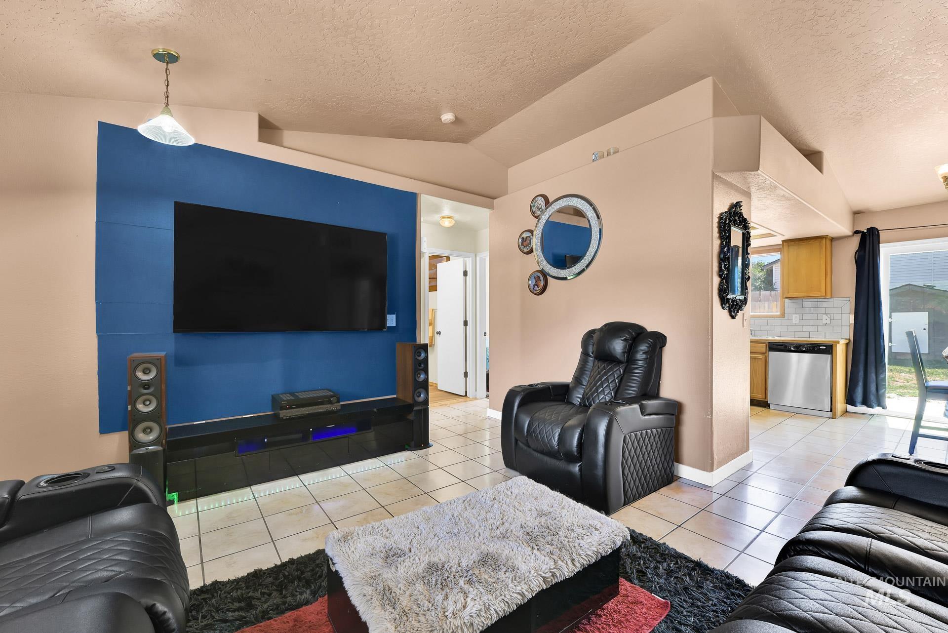 709 E Trail Creek Property Photo 6
