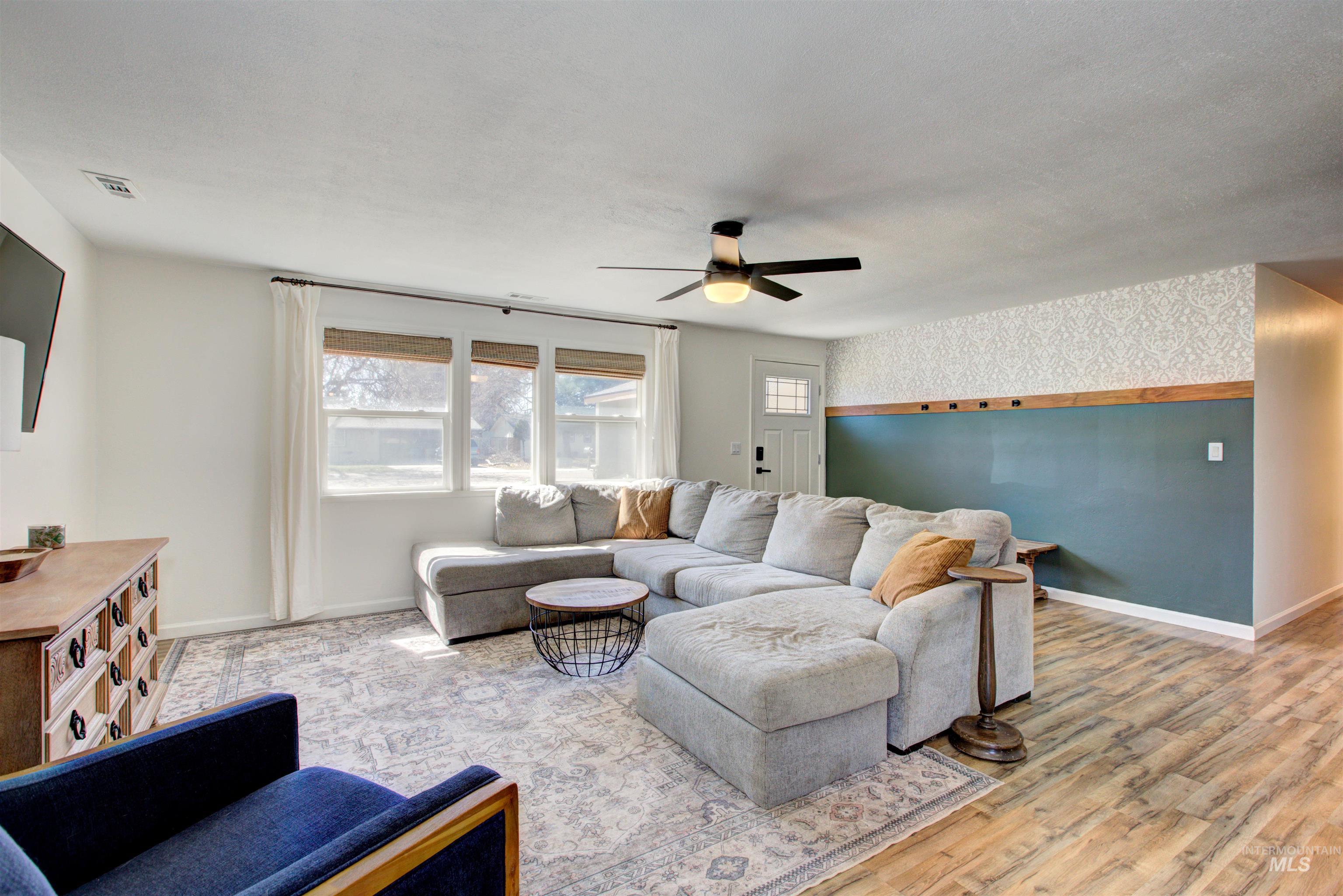 1214 E Pennsylvania Pl Property Photo 6
