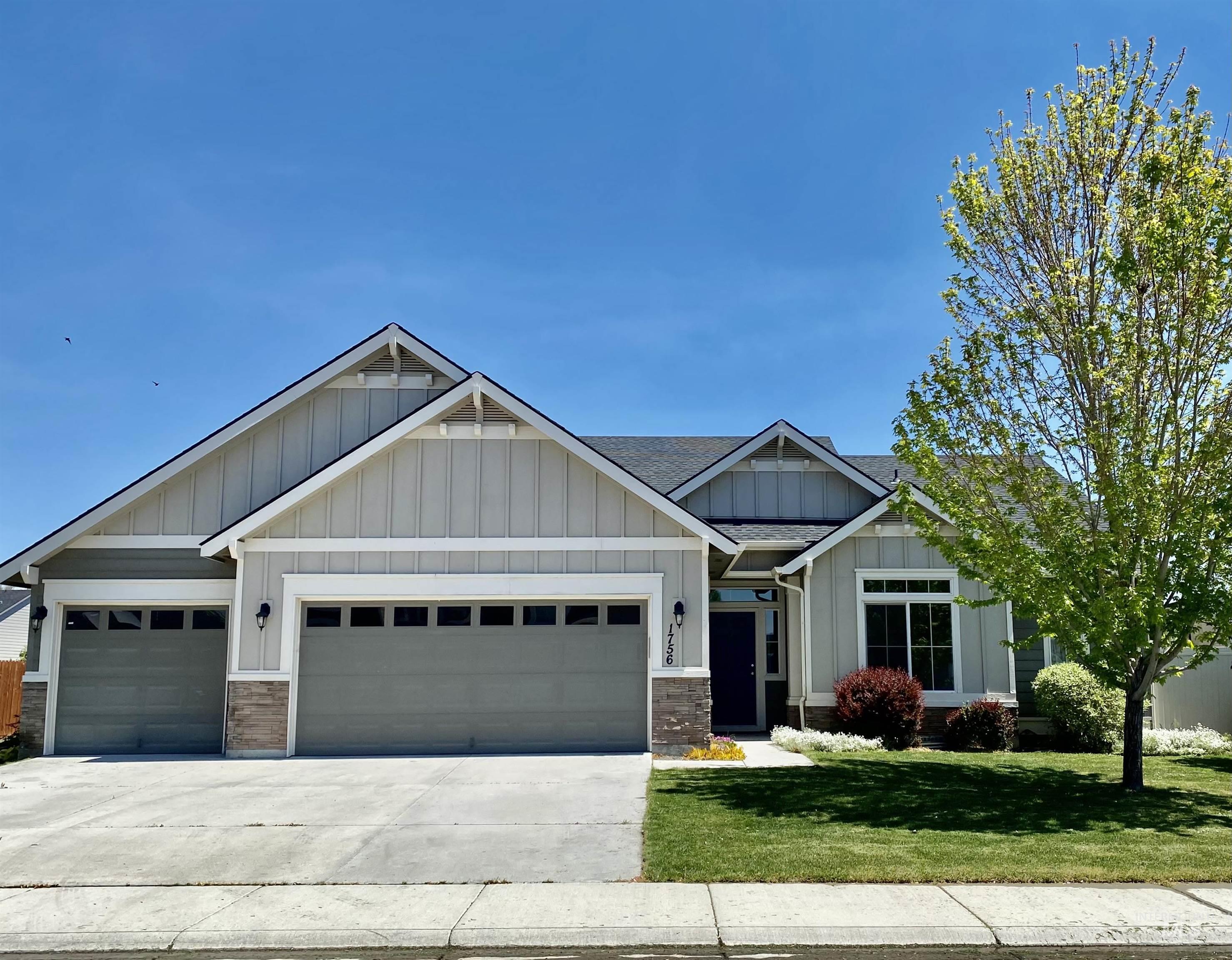 1756 N Hornback Ave Property Photo 1
