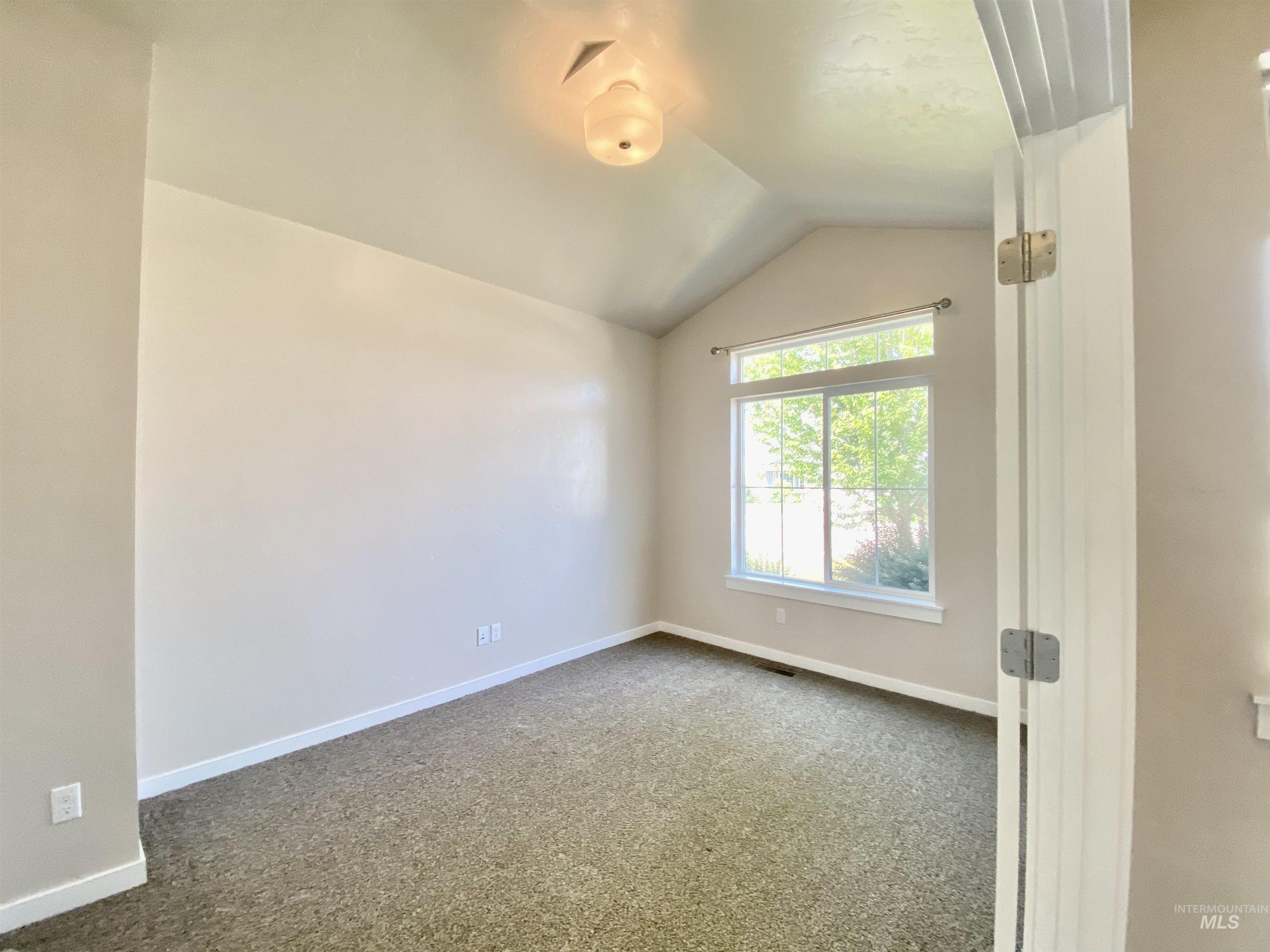 1756 N Hornback Ave Property Photo 3