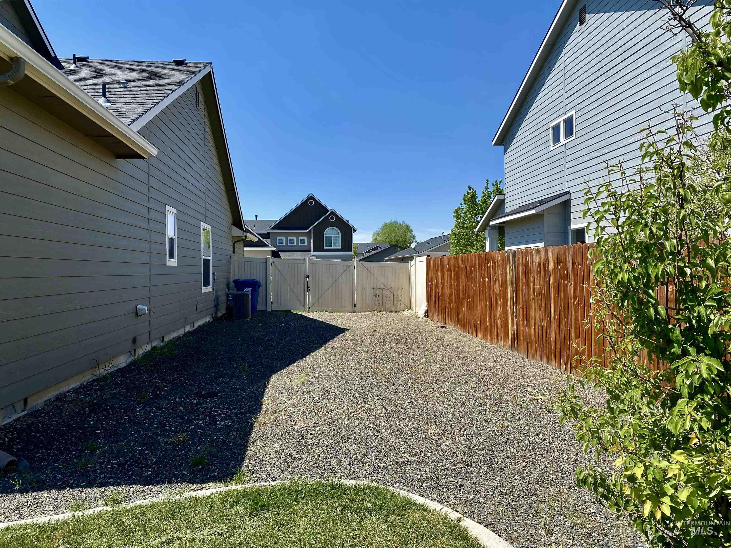 1756 N Hornback Ave Property Photo 40