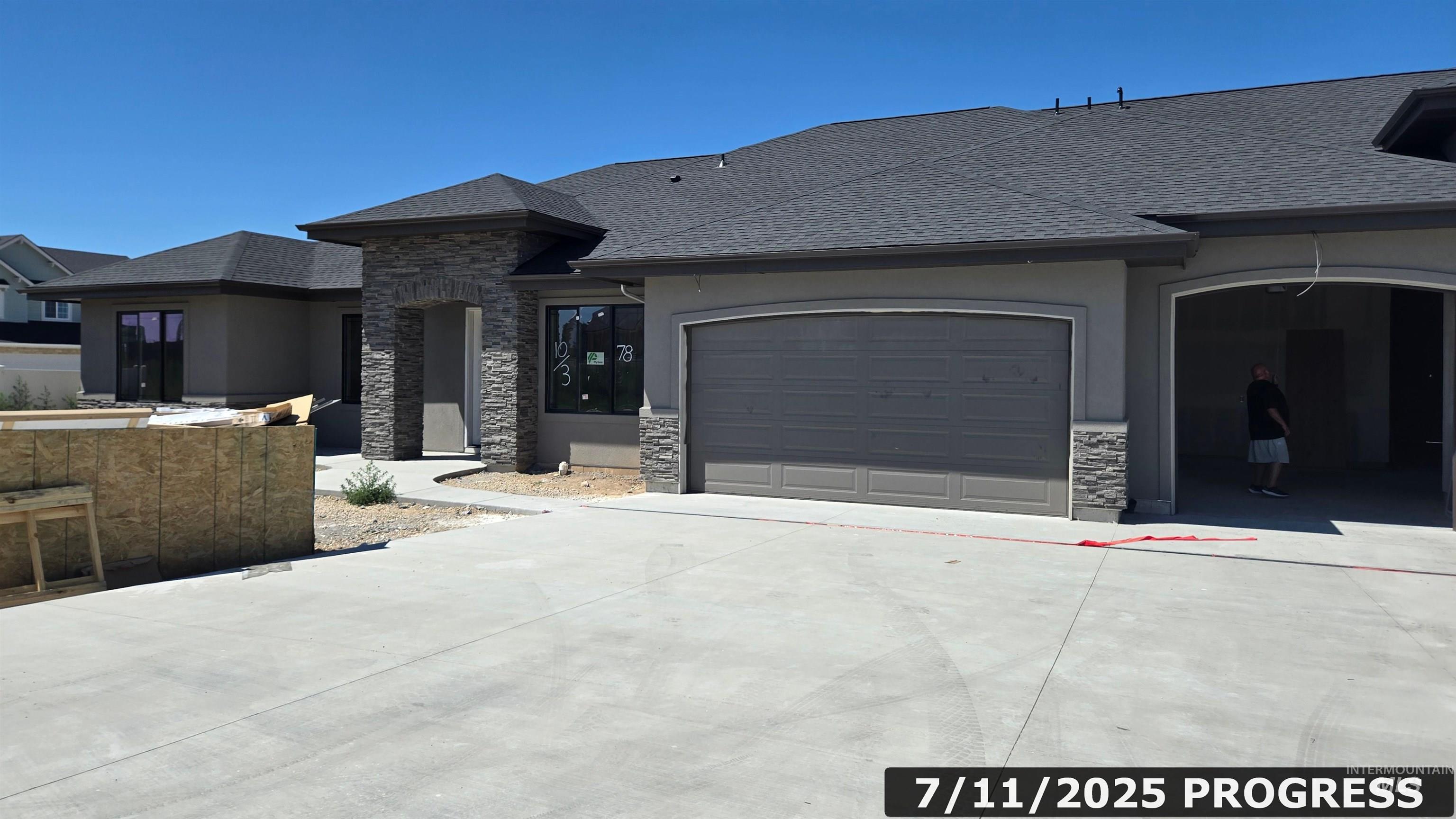 78 E Heliotrope Dr. Property Photo 2