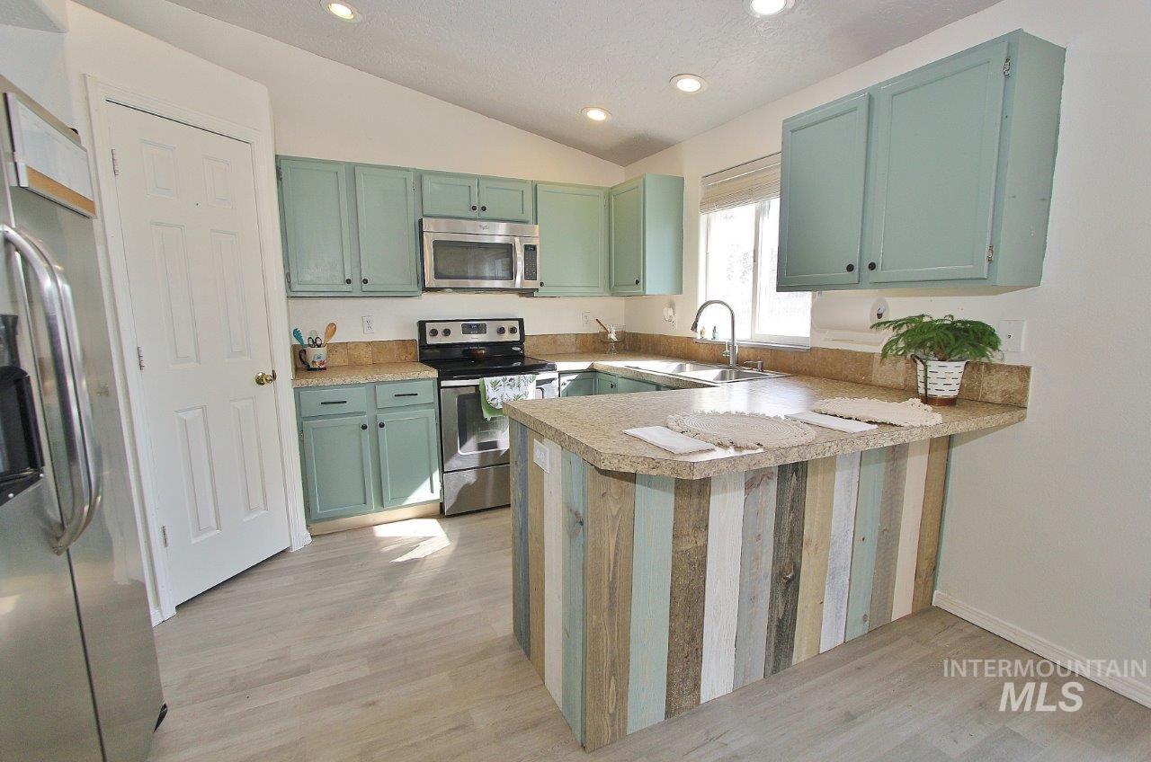 82 N Wedgwood Drive Property Photo 8