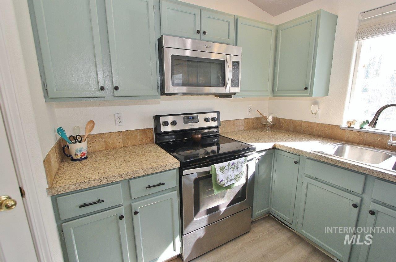 82 N Wedgwood Drive Property Photo 9