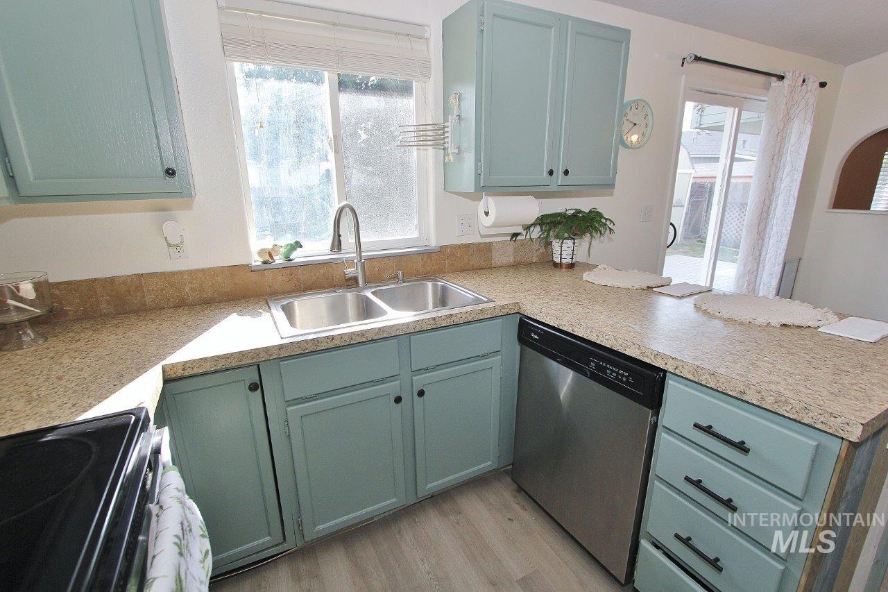 82 N Wedgwood Drive Property Photo 10