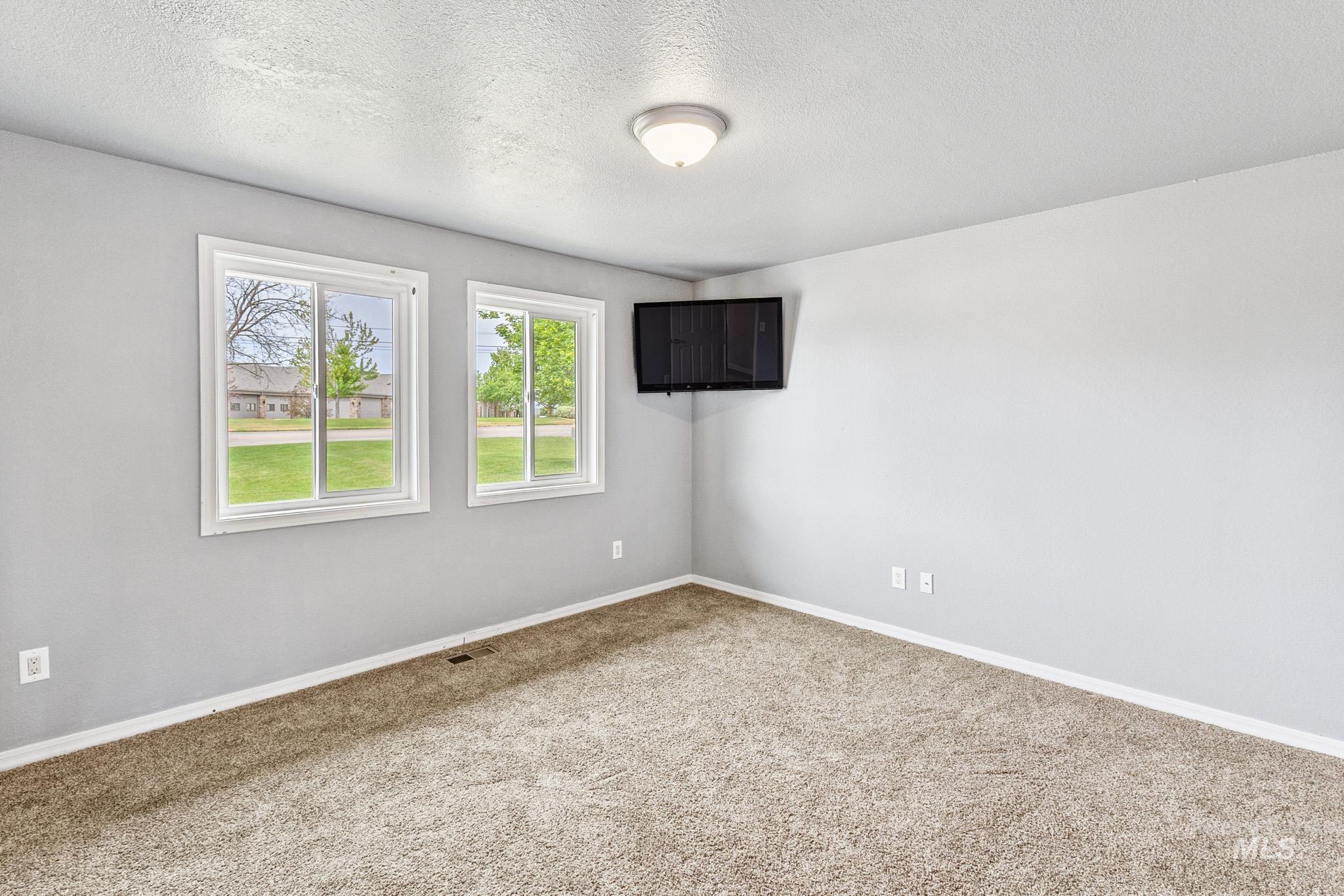 2119 E Franklin Property Photo 18