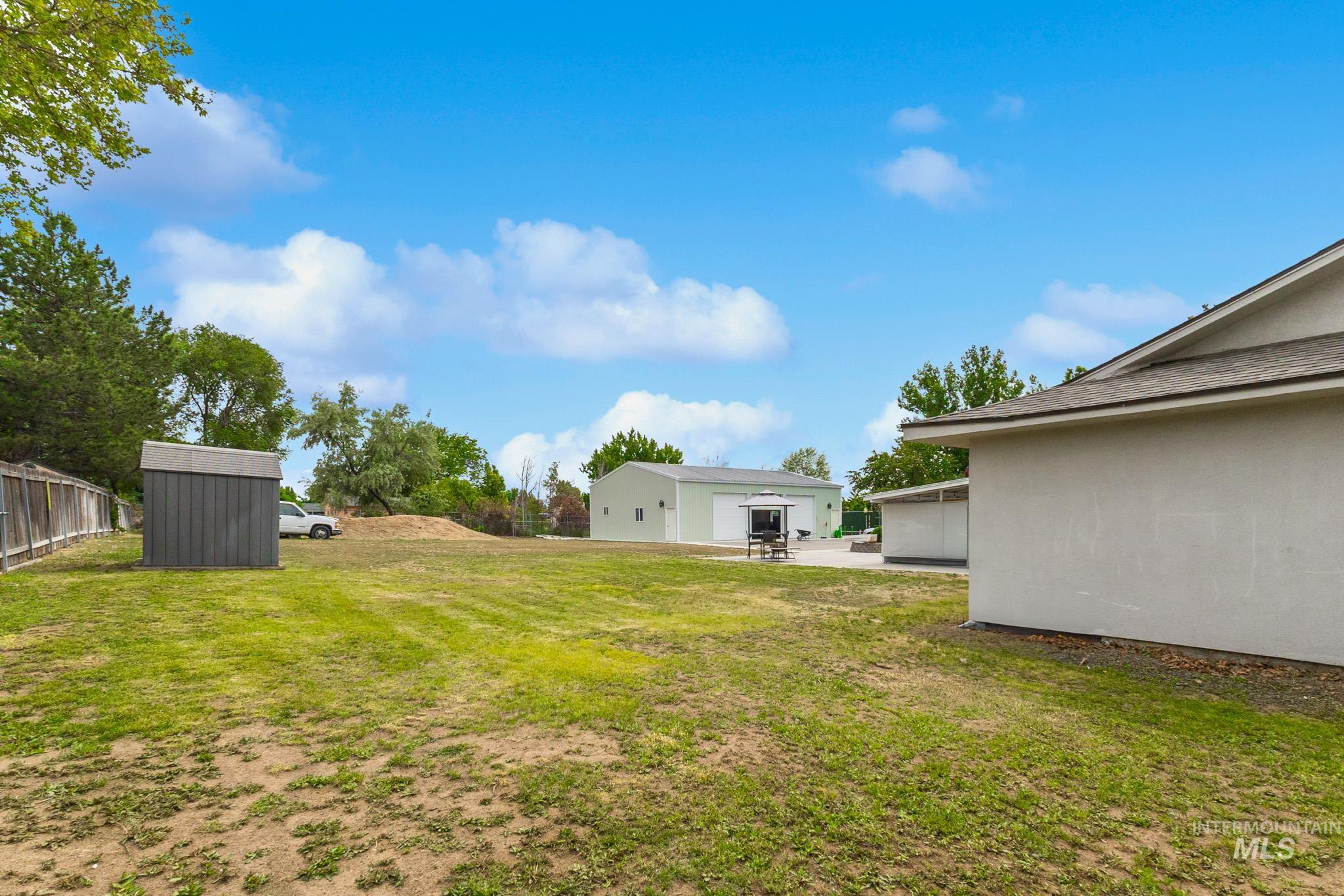 2119 E Franklin Property Photo 25