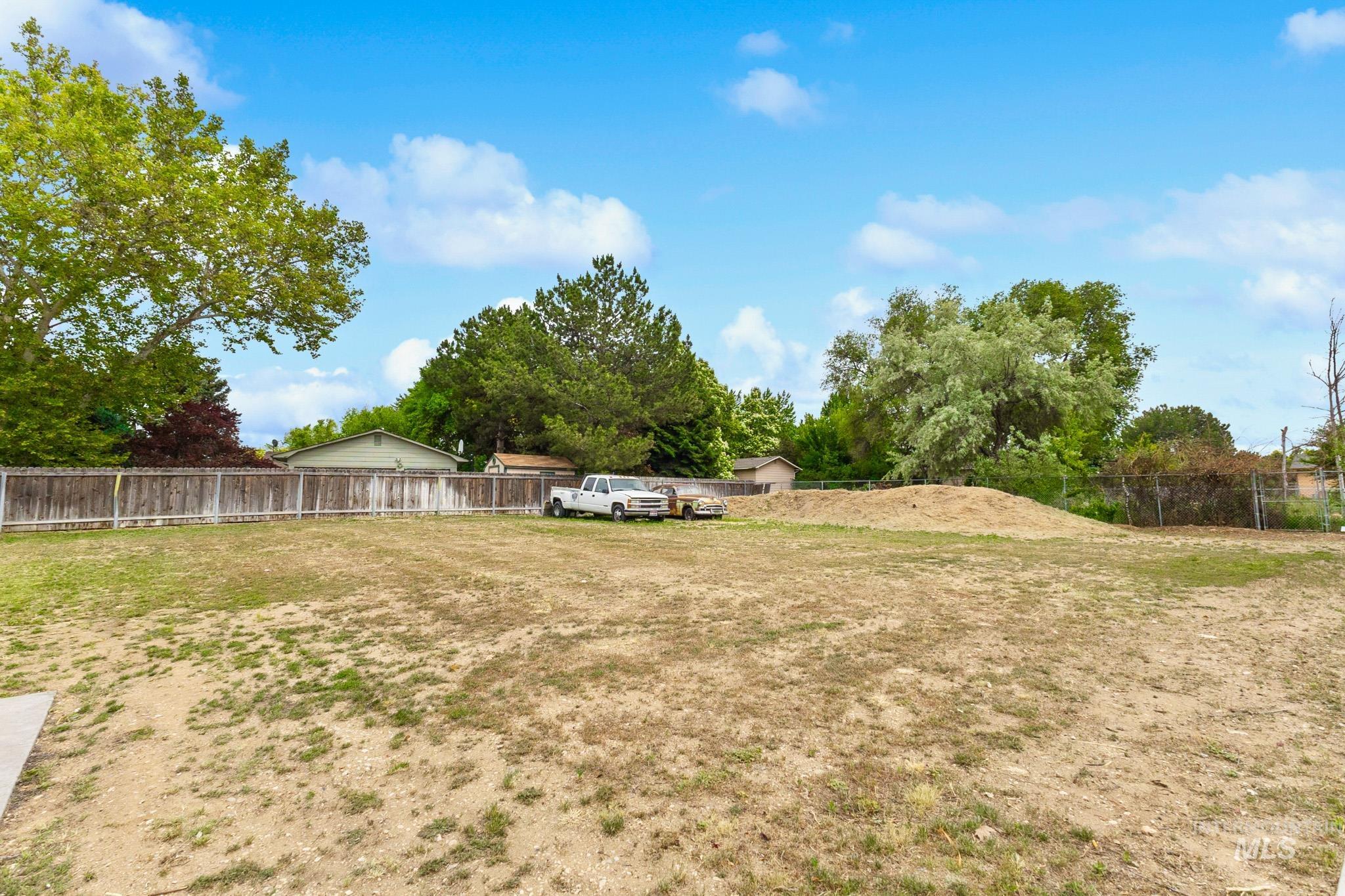 2119 E Franklin Property Photo 39
