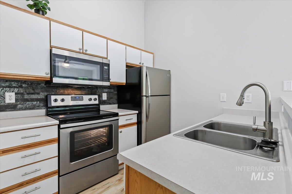 2285 S Challenger Property Photo 6