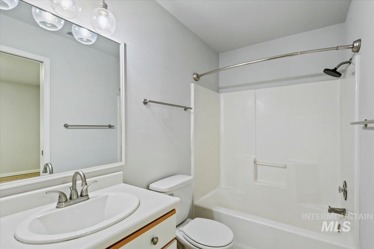 2285 S Challenger Property Photo 12