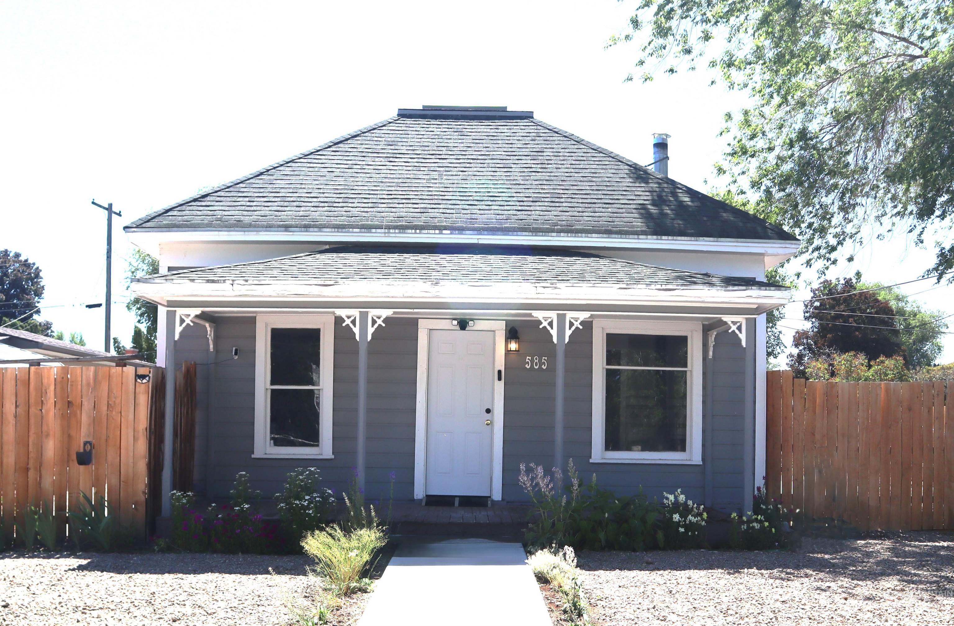 585 N 5th E