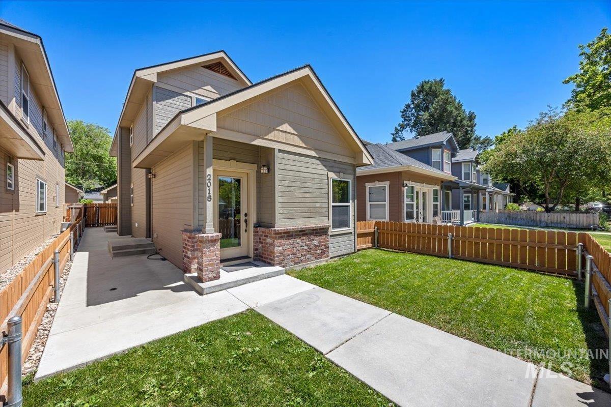 2018 S Arcadia St Property Photo 1