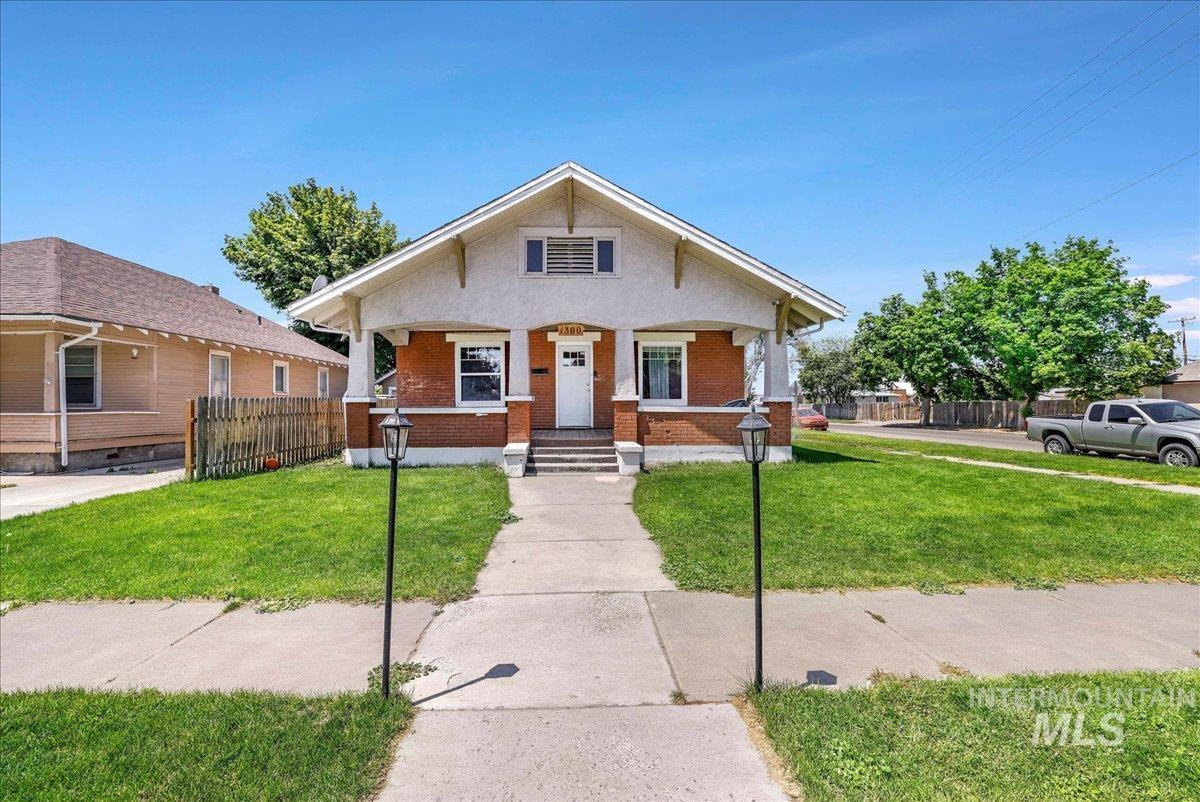 1300 Normal Ave Property Photo 1