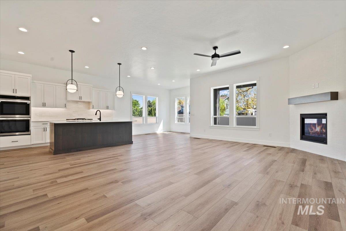 2275 E Mariposa Street Property Photo 4