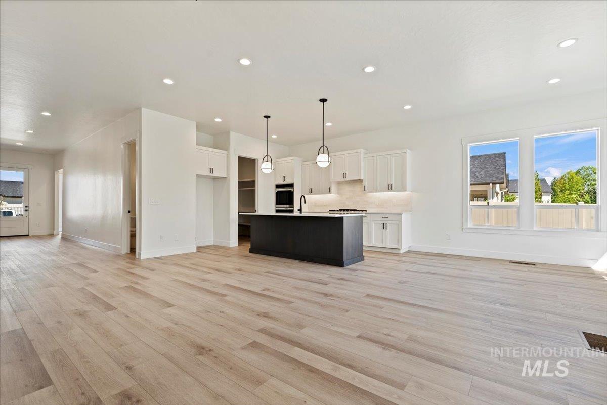 2275 E Mariposa Street Property Photo 5