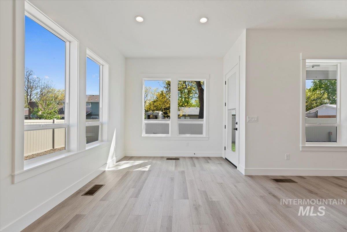 2275 E Mariposa Street Property Photo 6