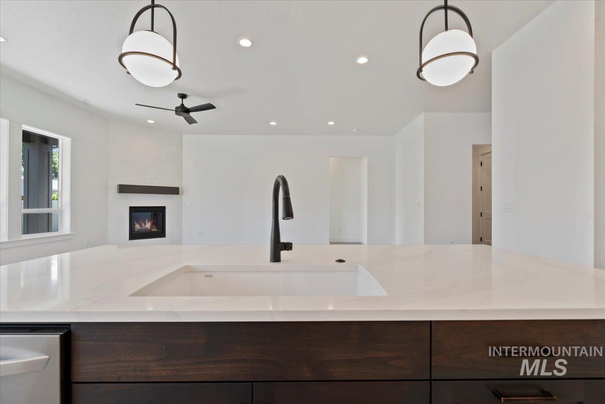 2275 E Mariposa Street Property Photo 8