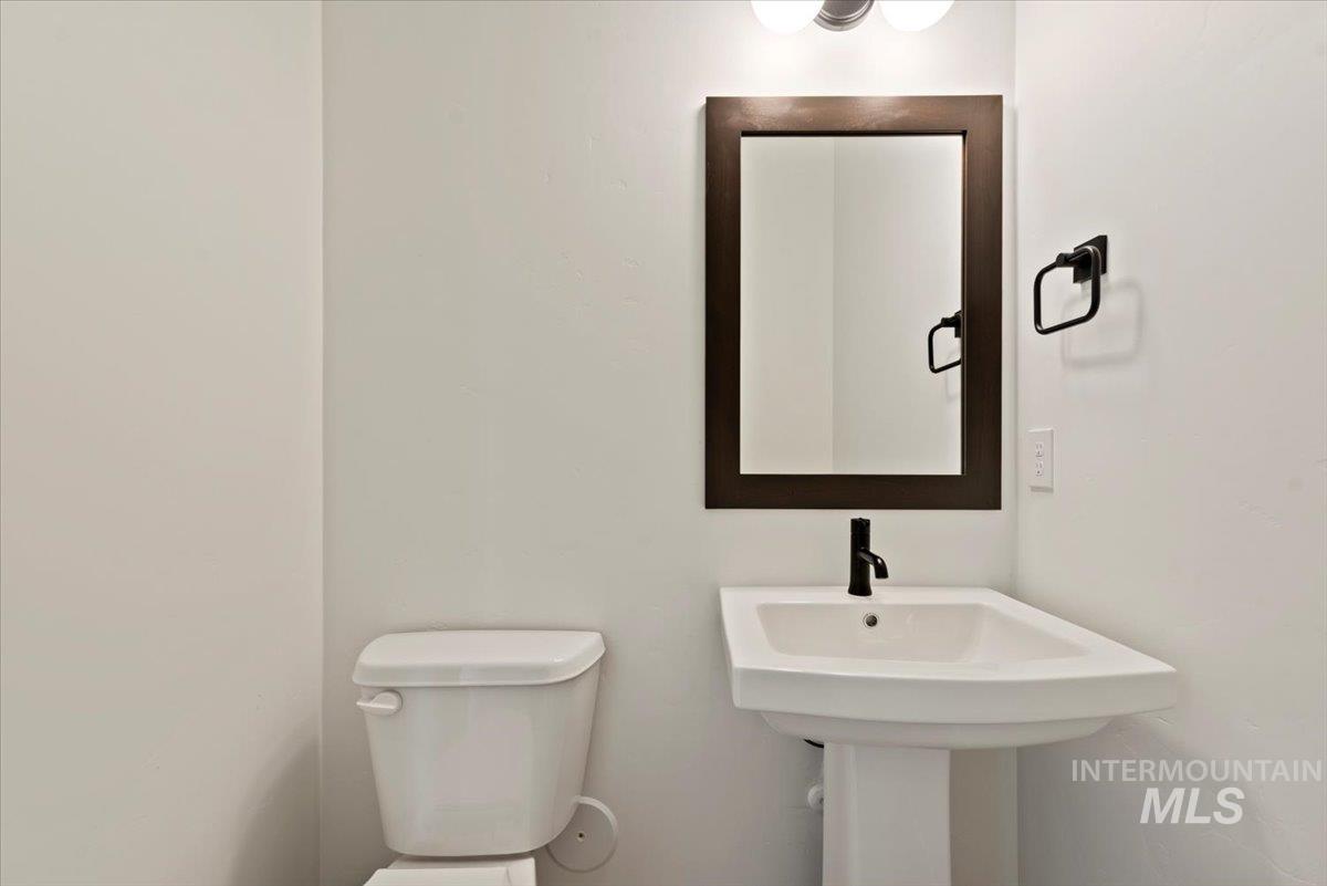 2275 E Mariposa Street Property Photo 17