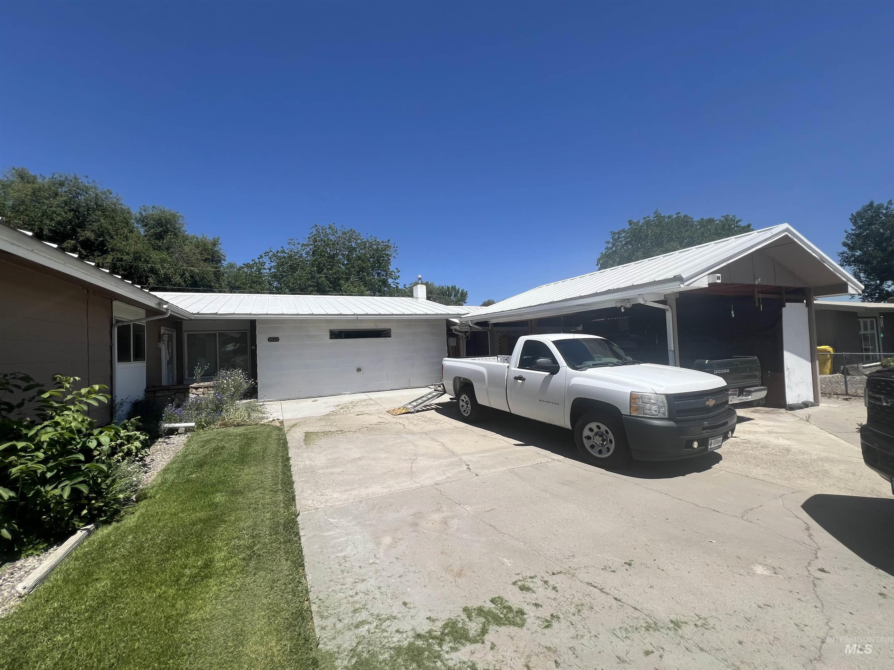 1069 Lucky Lane Property Photo 1