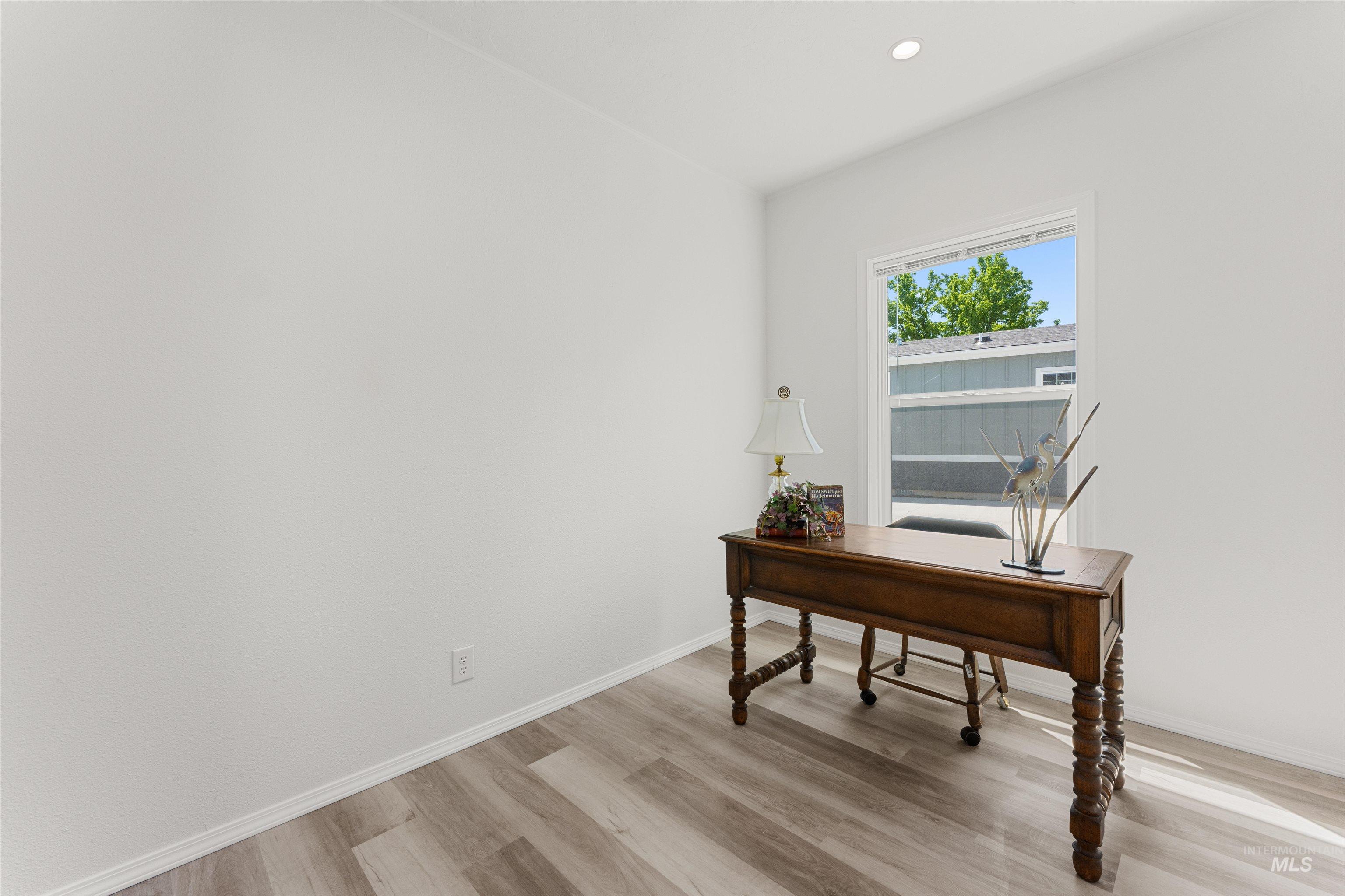 421 S Curtis Rd #208 Property Photo 17