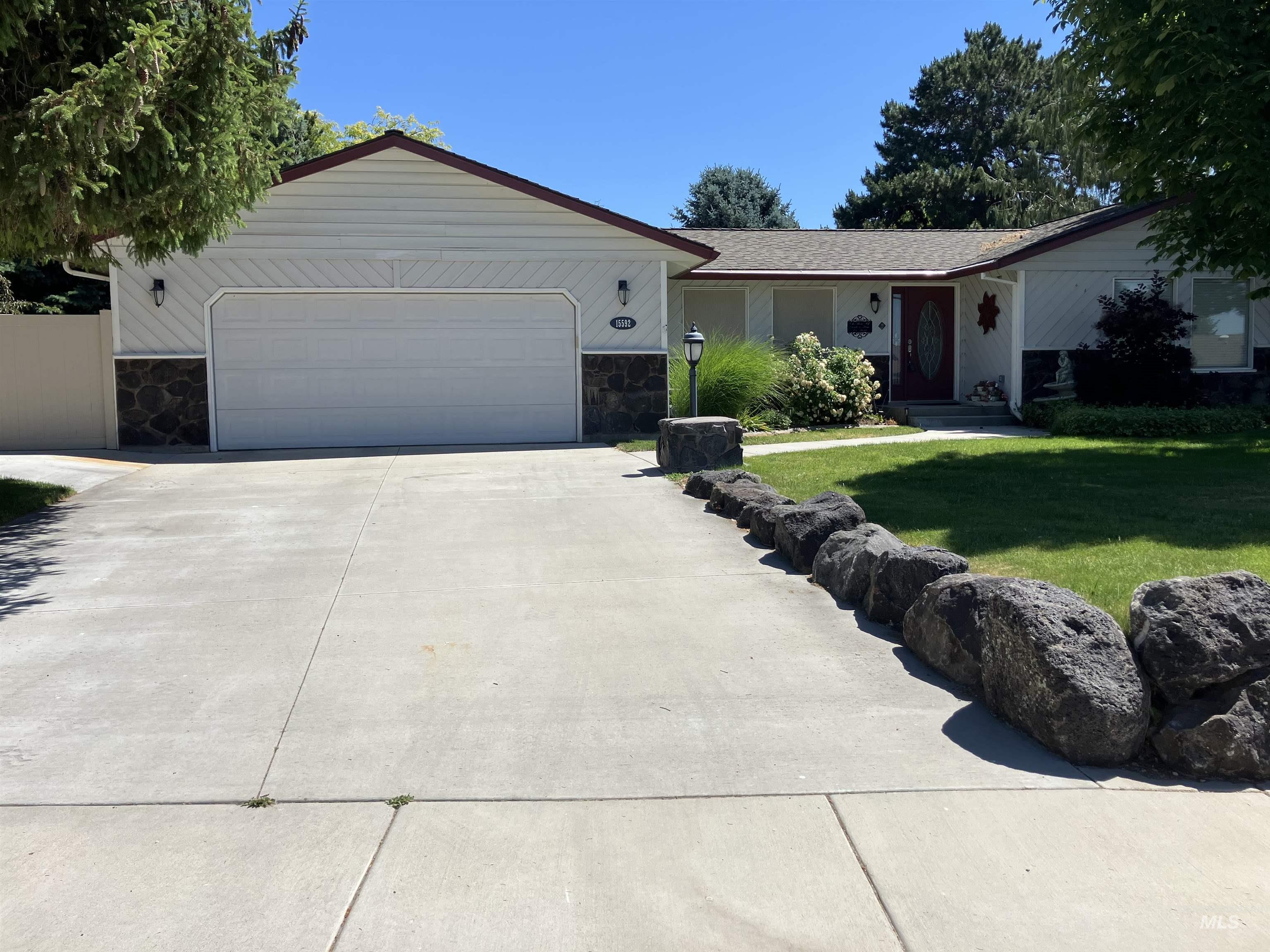 15592 Longhorn Dr. Property Photo 1