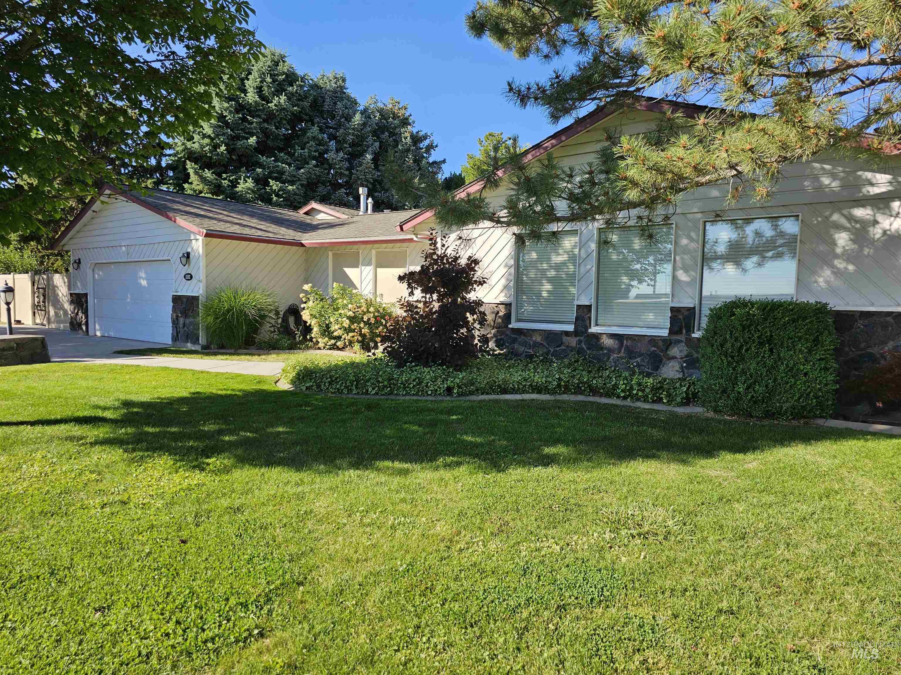15592 Longhorn Dr. Property Photo 2