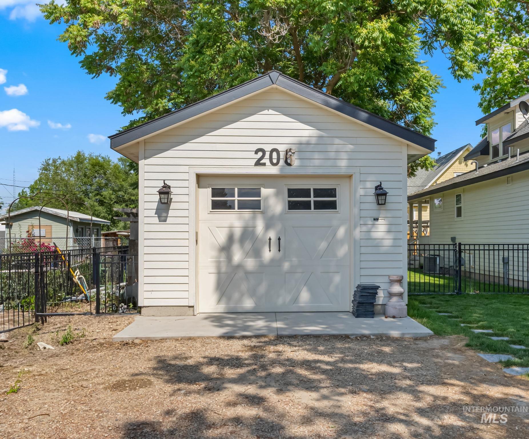 206 W Blvd Property Photo 40