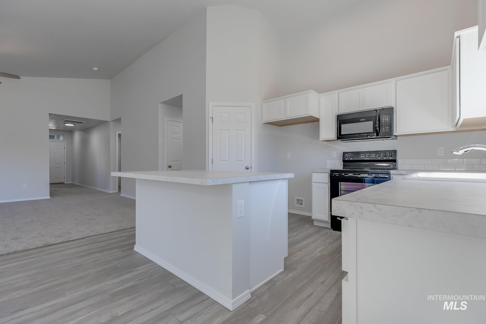 11922 W Box Canyon St Property Photo 8