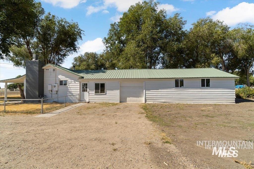 956 Se Hamilton Rd Property Photo 2