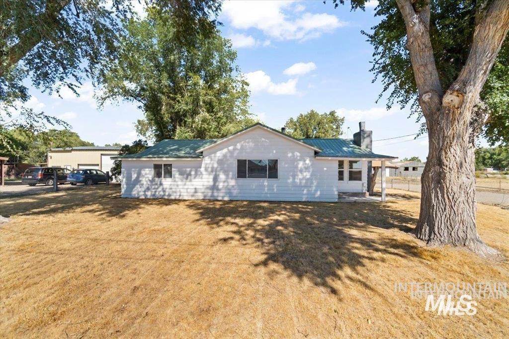 956 Se Hamilton Rd Property Photo 3