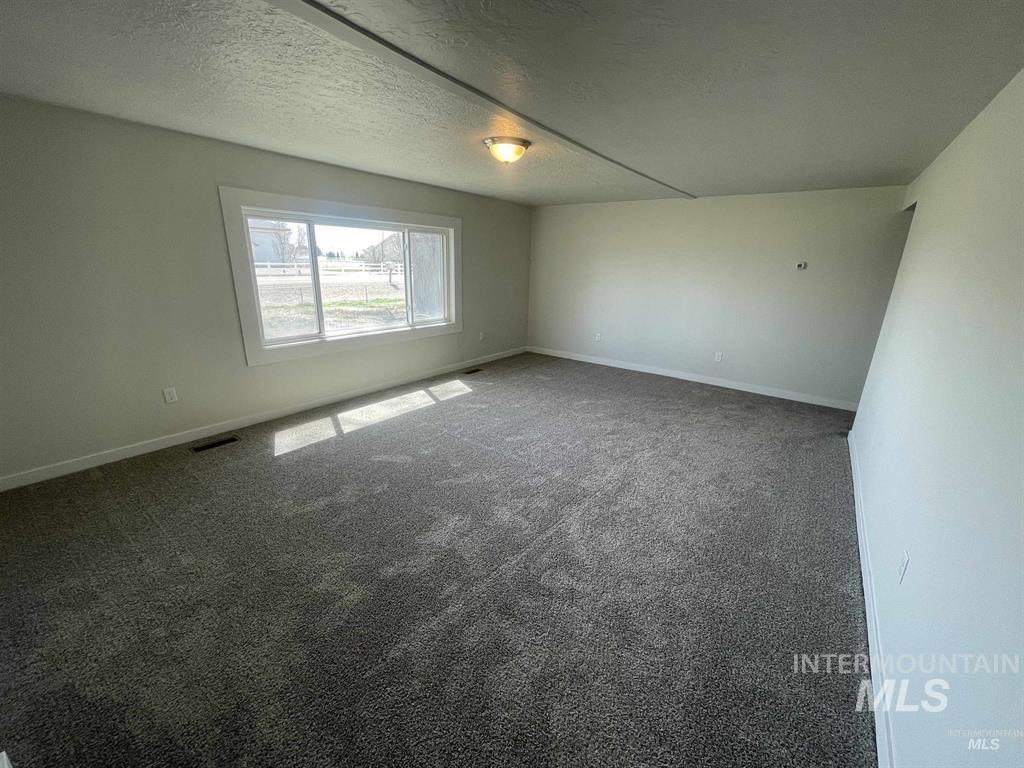 956 Se Hamilton Rd Property Photo 12