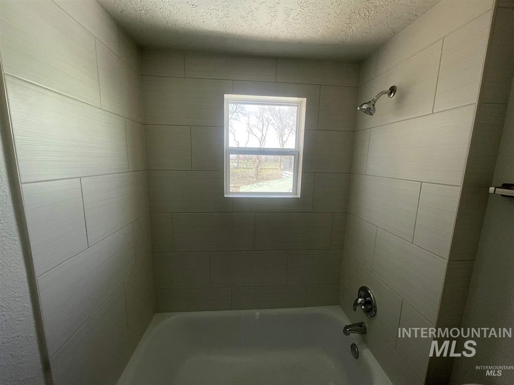 956 Se Hamilton Rd Property Photo 14