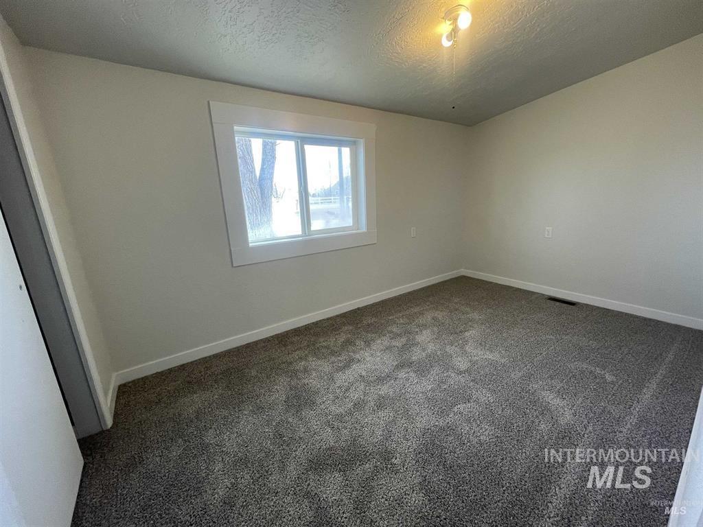 956 Se Hamilton Rd Property Photo 15