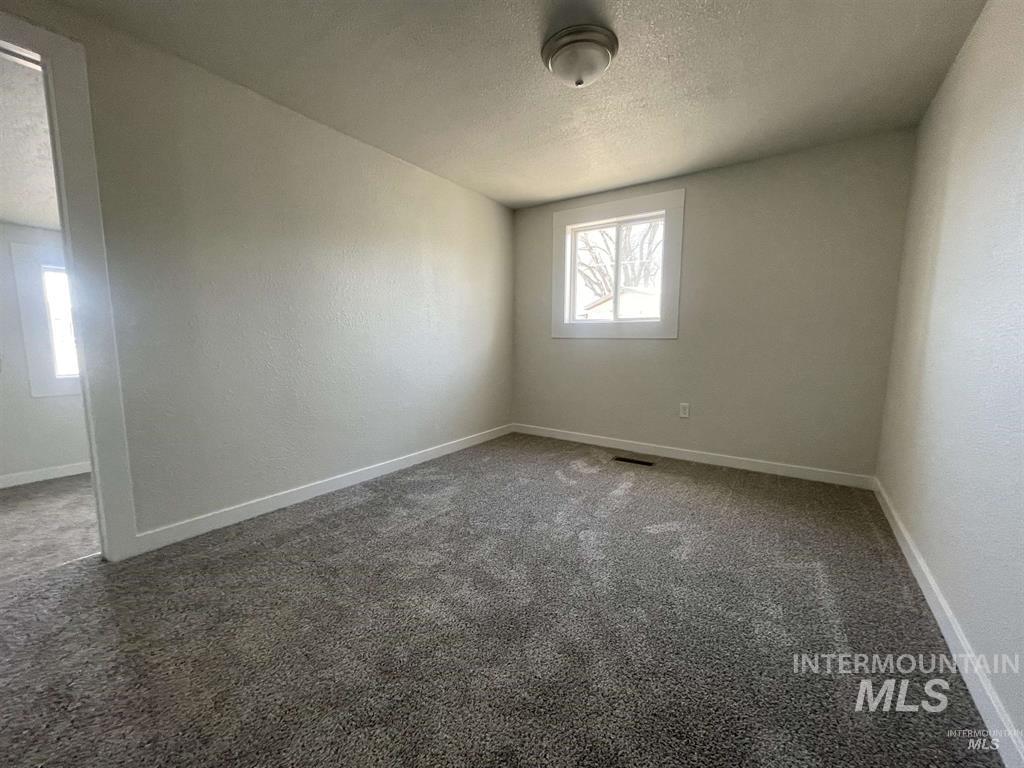 956 Se Hamilton Rd Property Photo 19